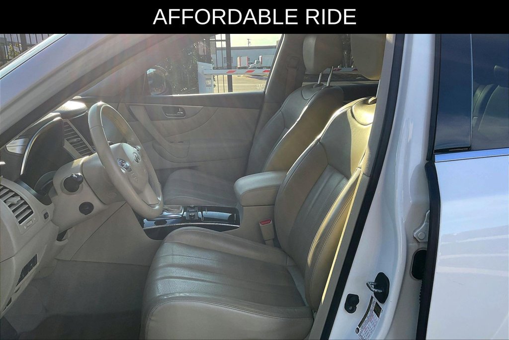 Used 2017 INFINITI QX70 2WD w/ Premium Package image 26