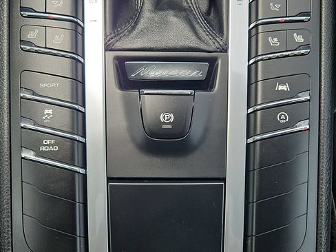 Used 2021 Porsche Macan AWD/4WD image 19
