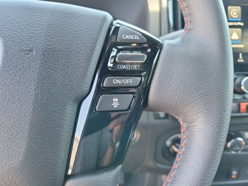Used 2025 Nissan Frontier PRO-4X AWD/4WD image 17