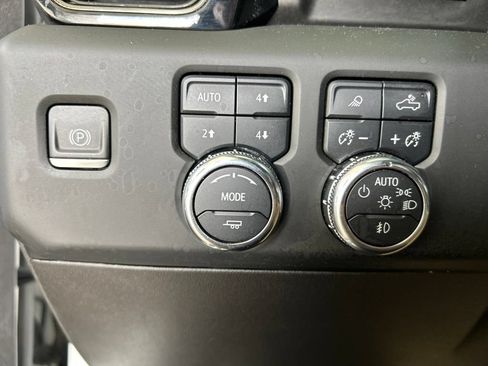 Used 2023 GMC Sierra 1500 AT4 w/ AT4 Premium Package AWD/4WD image 24
