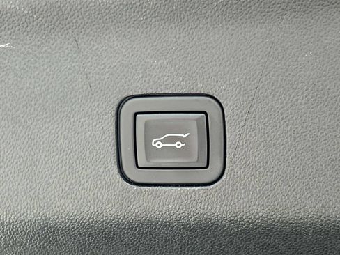 Certified 2023 Cadillac Escalade ESV Premium Luxury AWD/4WD image 13