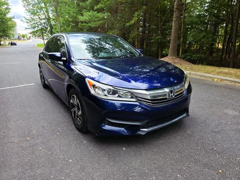 Used 2017 Honda Accord LX image 3