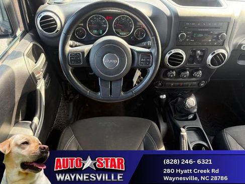 Used 2016 Jeep Wrangler Unlimited Rubicon w/ Dual Top Group AWD/4WD image 19