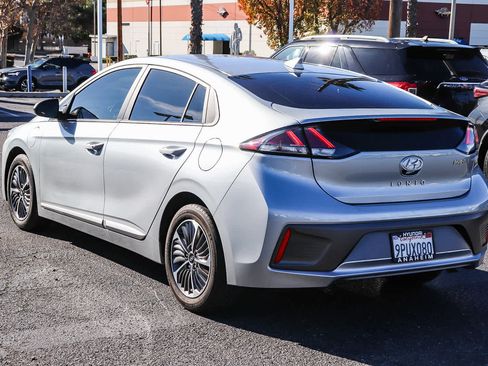Used 2022 Hyundai Ioniq SE image 8