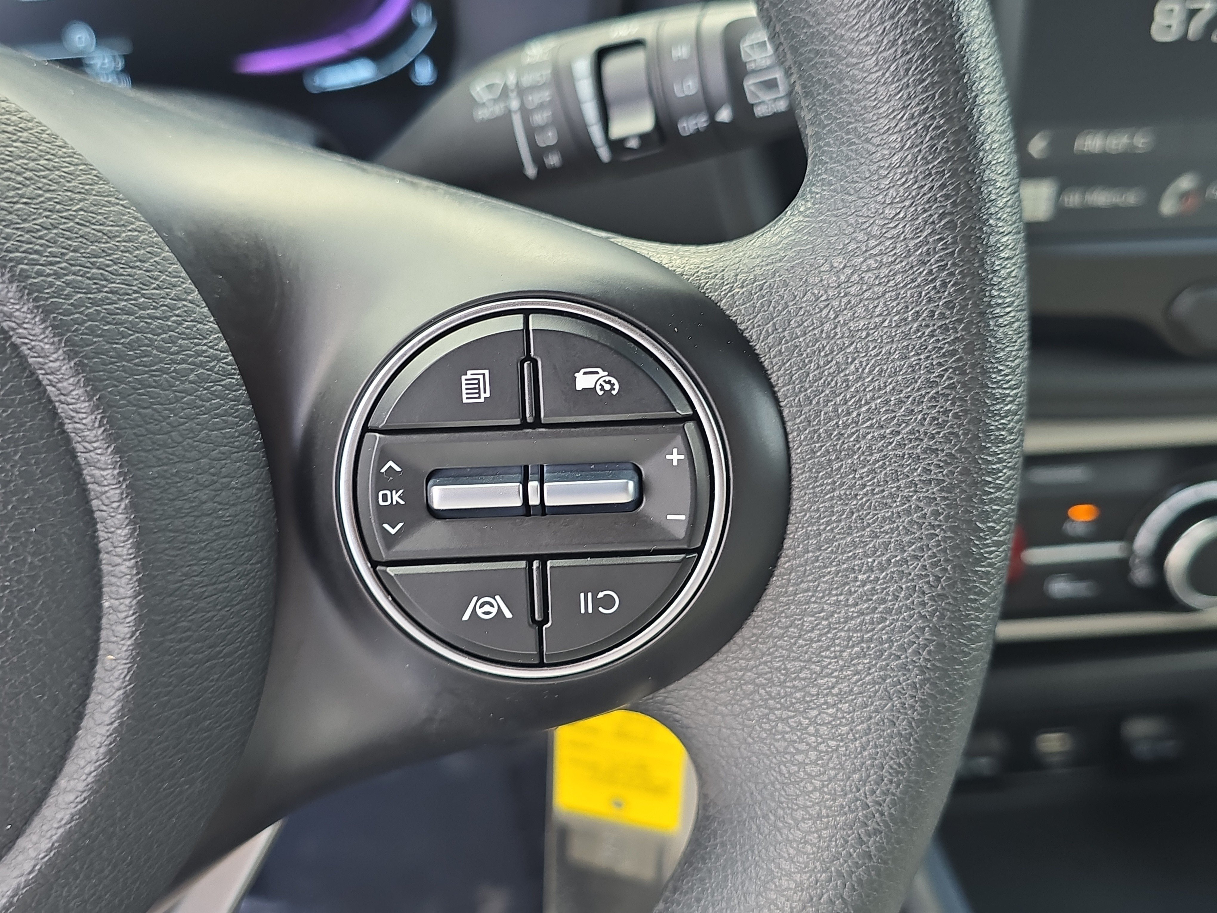 Certified 2025 Kia Soul LX w/ LX Technology Package FWD image 29