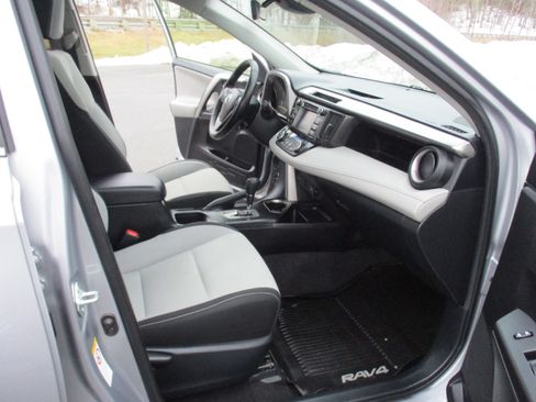 Used 2018 Toyota RAV4 XLE image 16