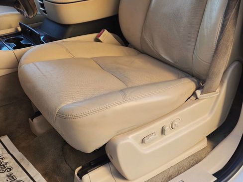 Used 2007 Cadillac Escalade EXT Base AWD 4dr Crew Cab SB w/ Information Package image 52