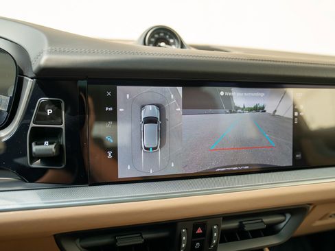 Used 2025 Porsche Cayenne image 17