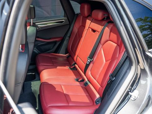 Certified 2023 Porsche Macan S AWD/4WD image 18