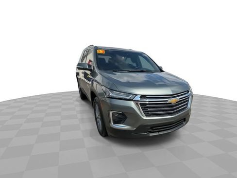 Used 2023 Chevrolet Traverse LT image 2