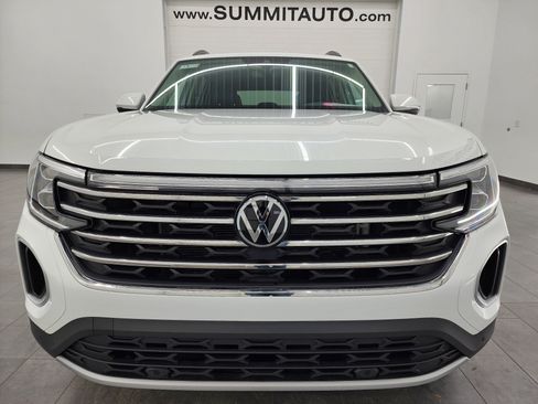 Used 2025 Volkswagen Atlas SE image 22