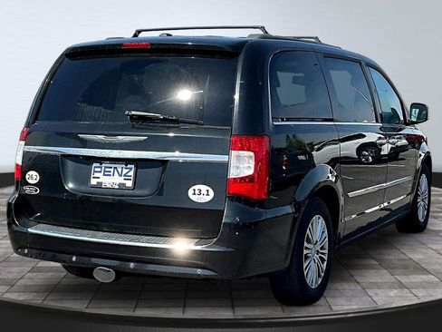 Used 2014 Chrysler Town & Country Touring-L w/ Driver Convenience Group FWD image 6