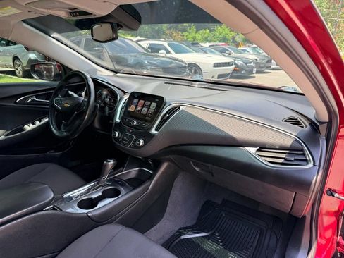 Used 2018 Chevrolet Malibu LT FWD image 19