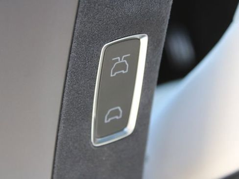 Used 2023 Tesla Model X Plaid image 43