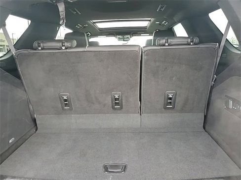 Certified 2022 Cadillac Escalade Premium Luxury image 6