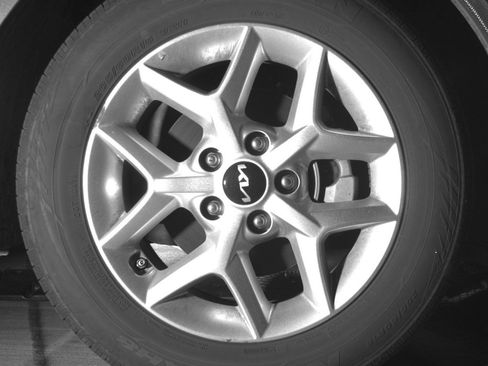 Used 2025 Kia Soul LX w/ LX Technology Package FWD image 13