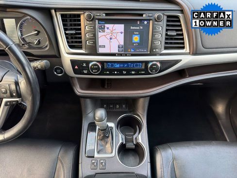 Used 2018 Toyota Highlander XLE AWD/4WD image 18