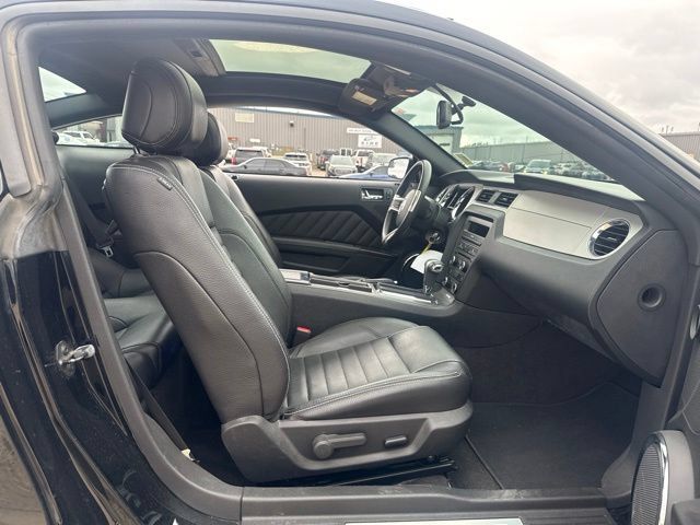 Used 2012 Ford Mustang GT Premium w/ HID Headlamps & Security Pkg RWD image 15