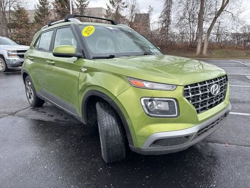 Used 2022 Hyundai Venue SEL image 2
