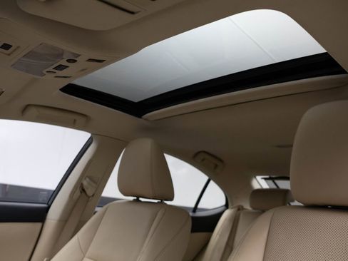 Used 2014 Lexus ES 350 w/ Luxury Package image 21