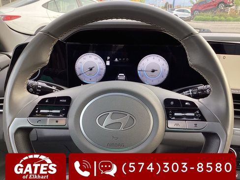 Used 2025 Hyundai Elantra SEL FWD image 27