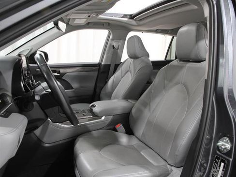 Used 2020 Toyota Highlander Limited image 5