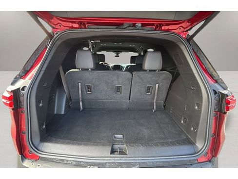 Used 2023 Chevrolet Traverse RS image 31