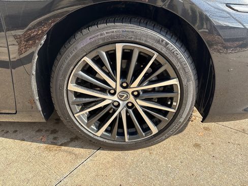 Certified 2025 Lexus ES 350 w/ Premium Package image 13