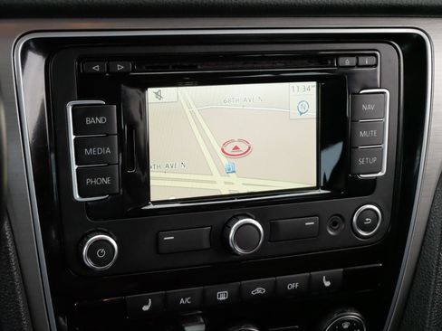 Used 2015 Volkswagen Passat 1.8T SE image 22