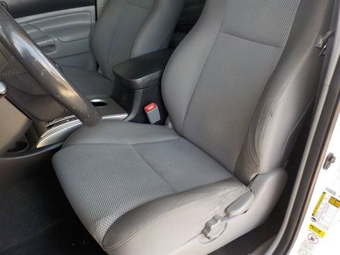 Used 2014 Toyota Tacoma PreRunner image 2