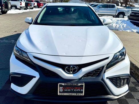 Used 2022 Toyota Camry SE image 4