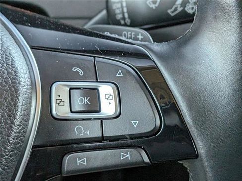 Used 2015 Volkswagen Golf S image 16