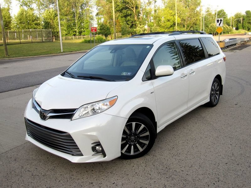 Used 2019 Toyota Sienna XLE w/ XLE Navigation Package AWD/4WD image 4