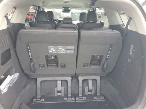 Used 2024 Kia Carnival EX FWD image 7