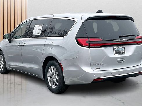 New 2026 Chrysler Pacifica Select FWD image 7