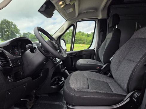 Used 2025 RAM ProMaster 1500 w/ Convenience Group FWD image 12
