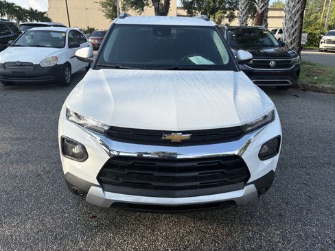 Used 2023 Chevrolet TrailBlazer LT w/ Convenience Package FWD image 2
