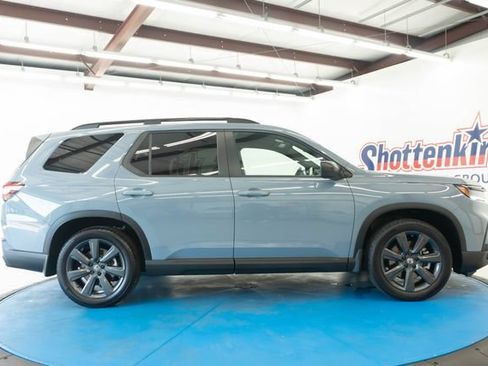 Certified 2025 Honda Pilot Sport image 27