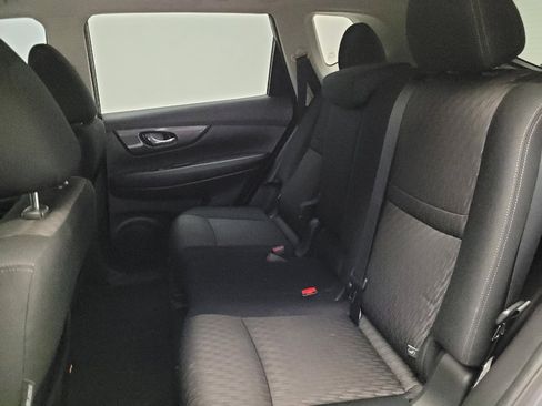 Used 2020 Nissan Rogue SV w/ Premium Package FWD image 18