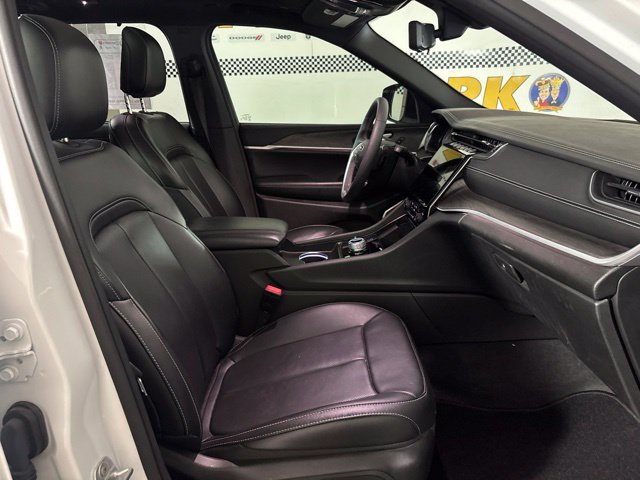 Used 2024 Jeep Grand Cherokee L Limited w/ Luxury Tech Group II AWD/4WD image 14