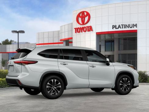 New 2026 Toyota Highlander XLE image 11