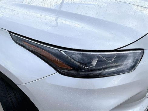 Used 2023 Toyota Highlander Platinum FWD image 28