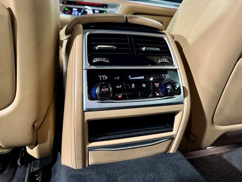 Used 2018 BMW 750i image 29