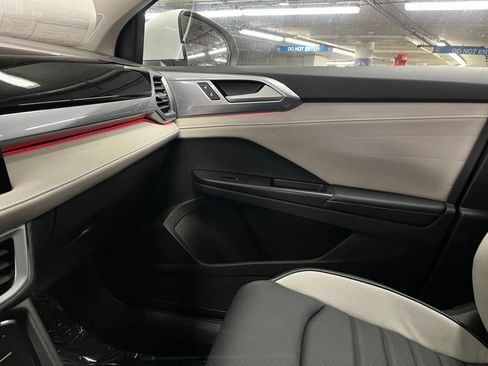 New 2026 Volkswagen Taos SEL AWD/4WD image 31