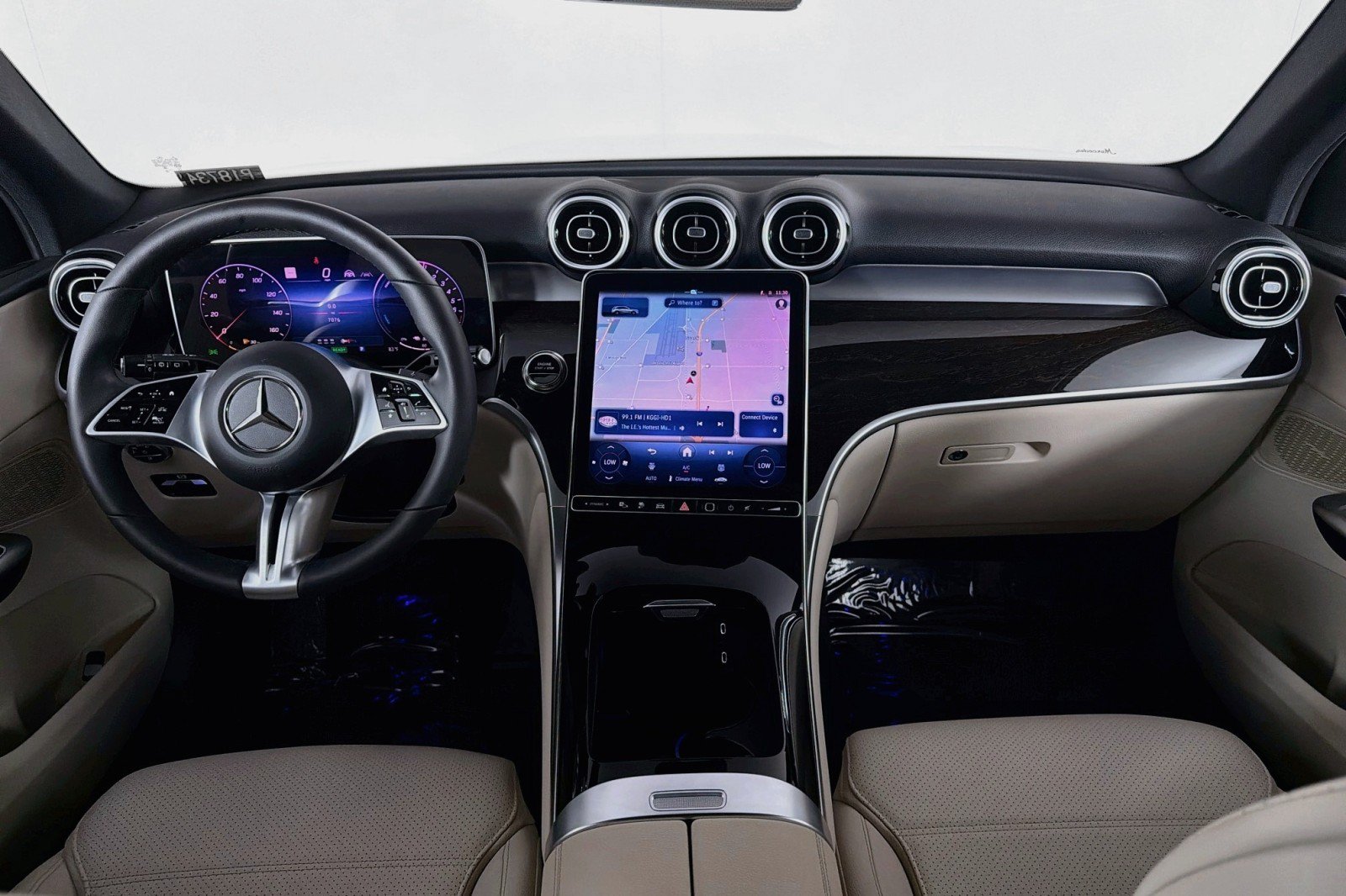 Certified 2025 Mercedes-Benz GLC 350e 4MATIC w/ Driver Assistance Package image 5