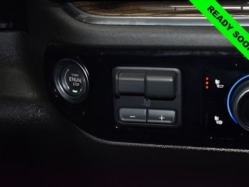 Used 2025 Chevrolet Silverado 1500 LT AWD/4WD image 19