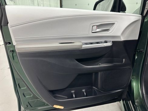 Used 2025 Toyota Sienna XLE image 8