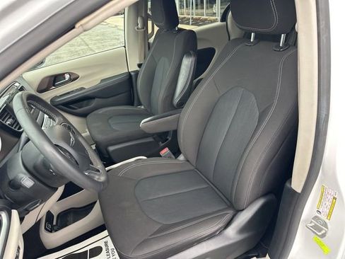 Used 2023 Chrysler Voyager LX FWD image 26