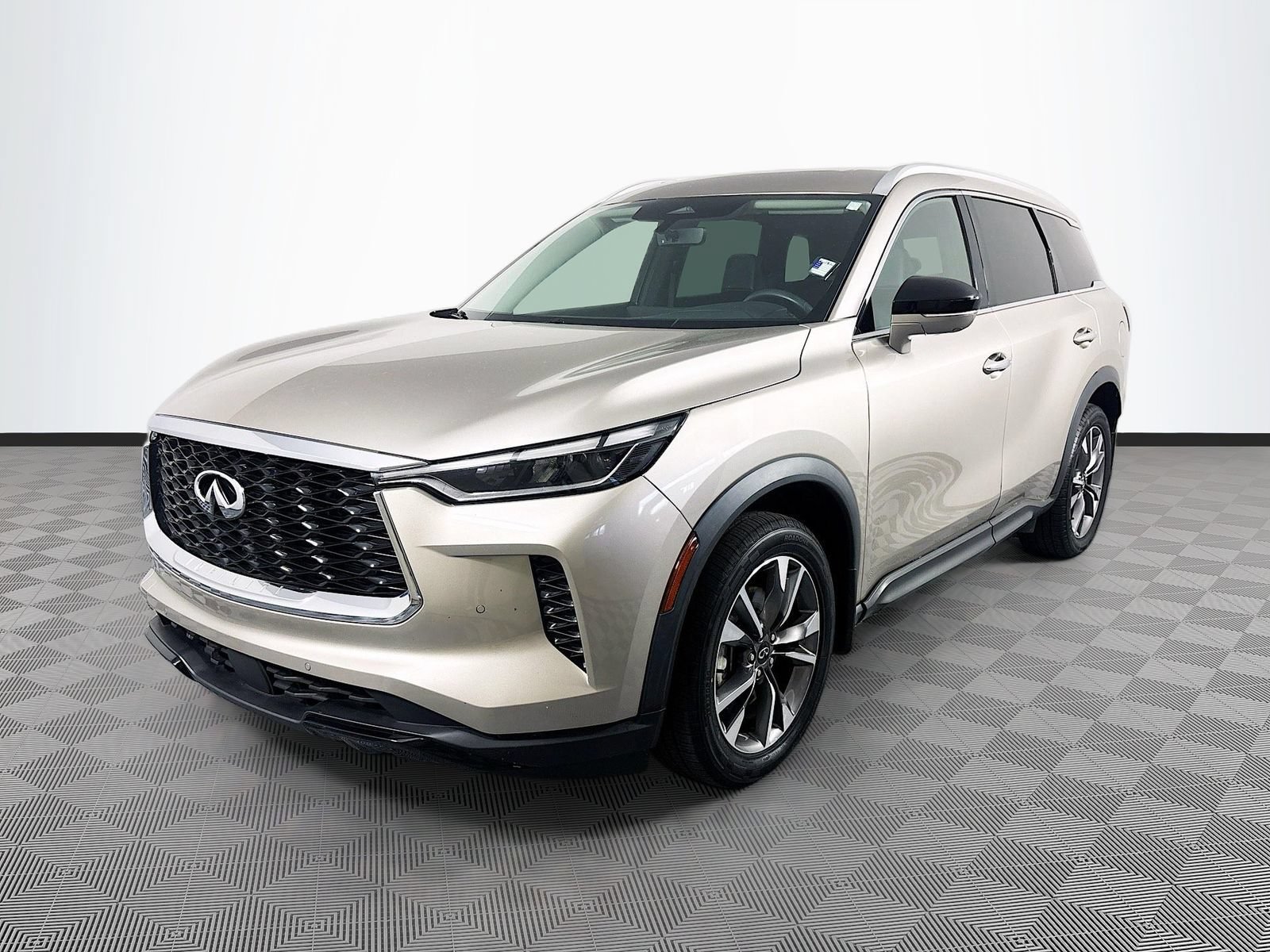 Used 2023 INFINITI QX60 Luxe w/ Cargo Package AWD/4WD image 3