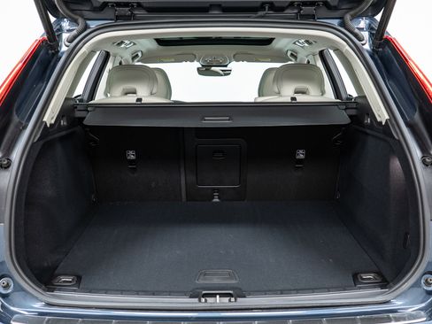 New 2025 Volvo XC60 B5 Core w/ Protection Package Premier image 10